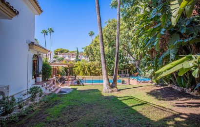 Resale - House - Semi-Detached House - Marbella - Nueva Andalucia