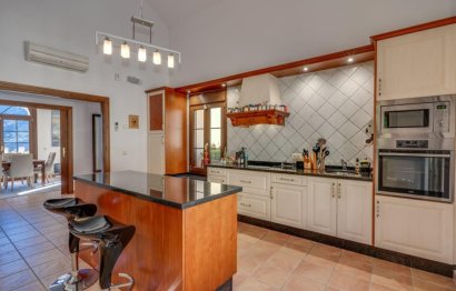 Resale - House - Detached Villa - Benahavís - Benahavís Centro