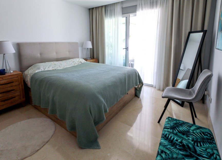 Resale - Apartment - Middle Floor Apartment - Marbella - Nueva Andalucia