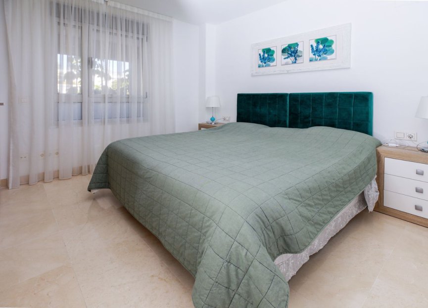 Resale - Apartment - Middle Floor Apartment - Marbella - Nueva Andalucia