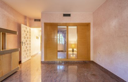 Resale - Apartment - Ground Floor Apartment - Marbella - The Golden Mile