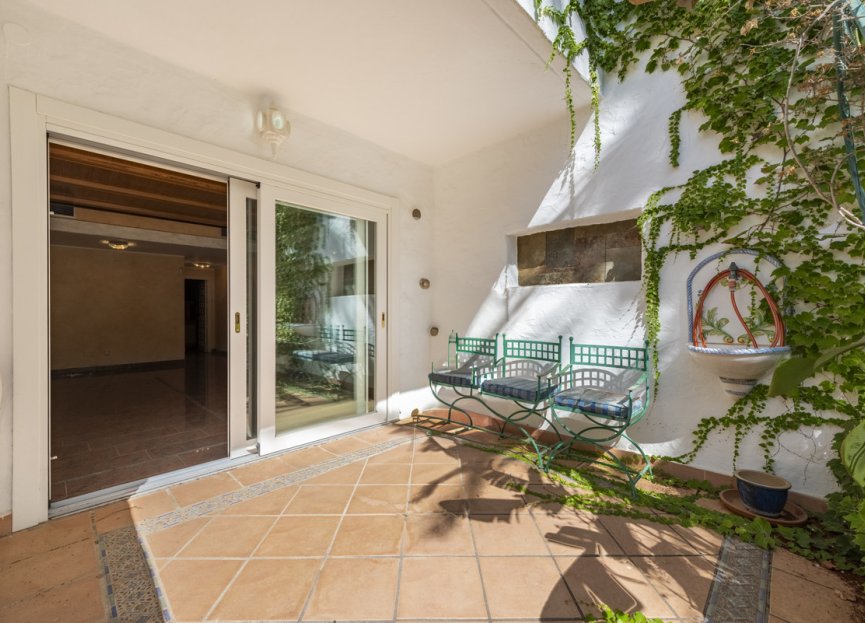 Resale - Apartment - Ground Floor Apartment - Marbella - The Golden Mile