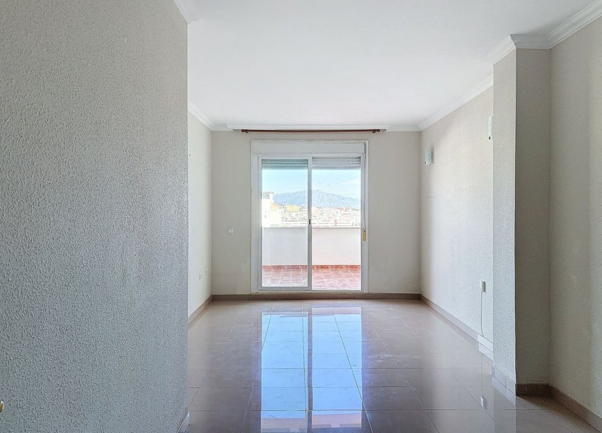 Resale - Apartment - Top Floor Apartment - Estepona