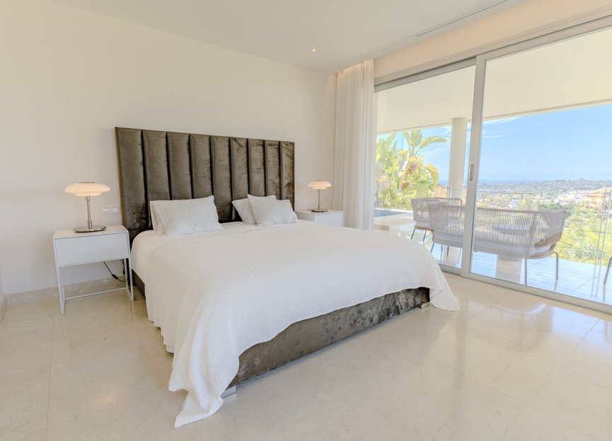 Resale - Apartment - Middle Floor Apartment - Marbella - Nueva Andalucia