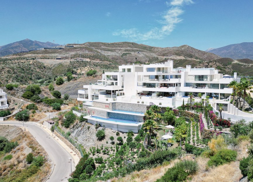 Resale - Apartment - Middle Floor Apartment - Marbella - Nueva Andalucia