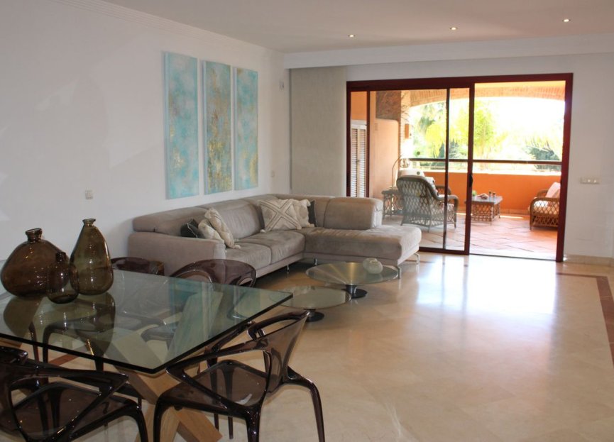 Resale - Apartment - Middle Floor Apartment - Marbella - Bahía de Marbella