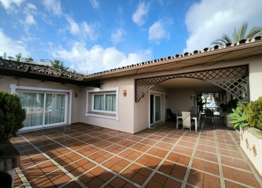 Resale - House - Detached Villa - Marbella - Guadalmina Alta