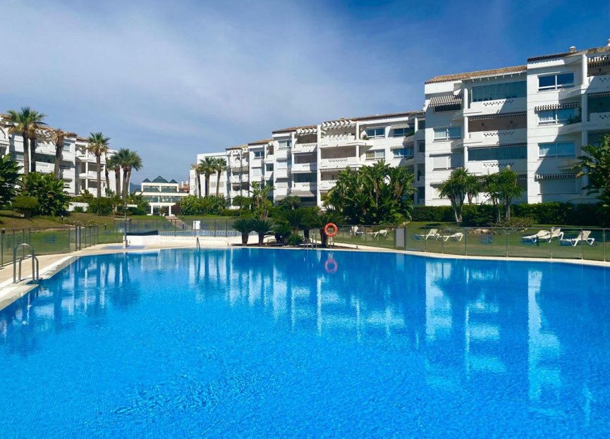 Resale - Apartment - Middle Floor Apartment - Marbella - Puerto Banús