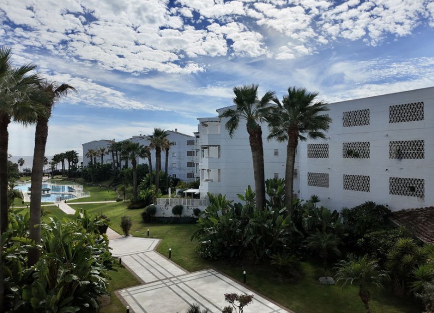 Resale - Apartment - Middle Floor Apartment - Marbella - Puerto Banús