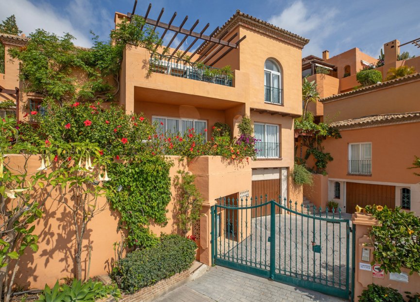 Resale - Apartment - Penthouse - Marbella - Nueva Andalucia