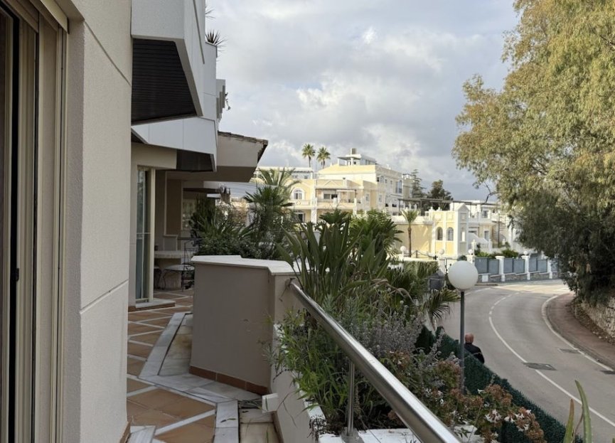 Resale - Apartment - Middle Floor Apartment - Marbella - Nueva Andalucia