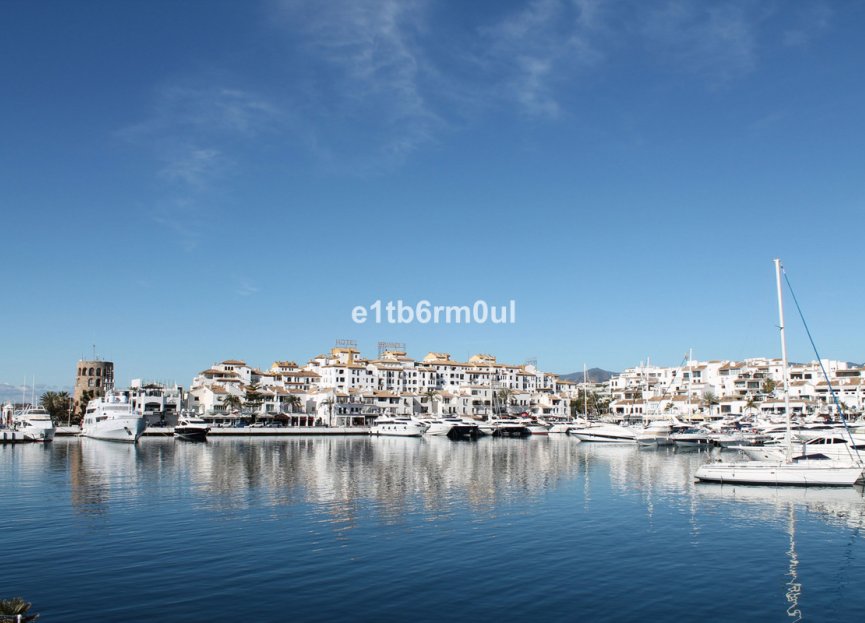 Resale - Apartment - Middle Floor Apartment - Marbella - Puerto Banús