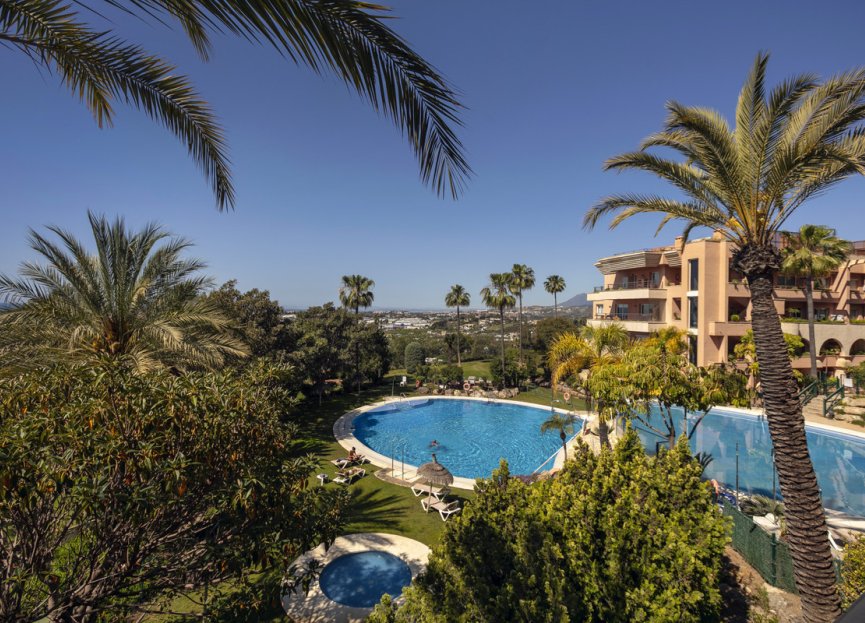 Resale - Apartment - Middle Floor Apartment - Marbella - Nueva Andalucia