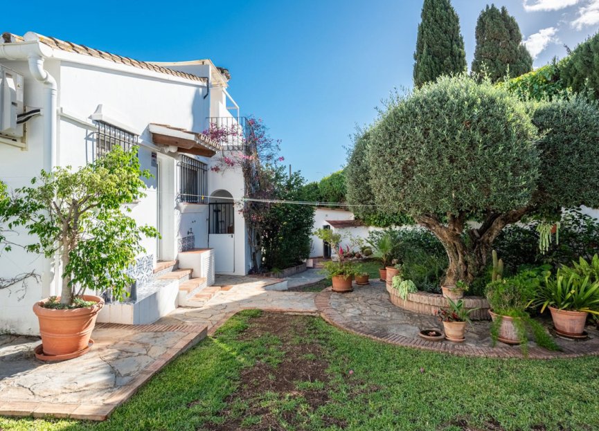 Resale - House - Detached Villa - Marbella - Nueva Andalucia