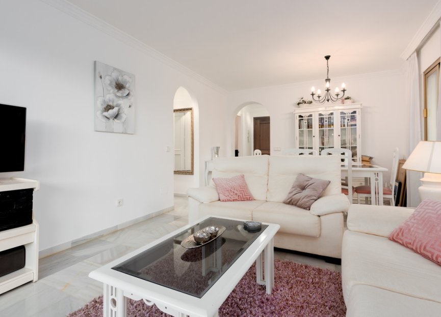 Resale - Apartment - Middle Floor Apartment - Marbella - Nueva Andalucia