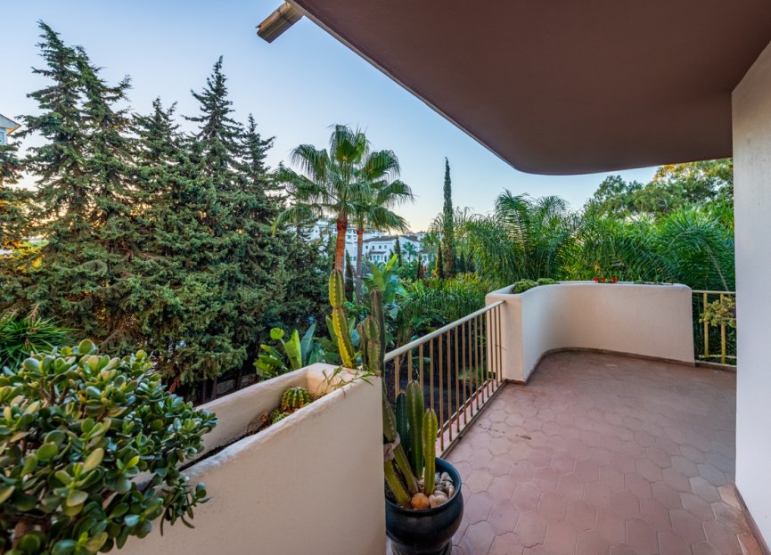 Resale - Apartment - Middle Floor Apartment - Marbella - Nueva Andalucia