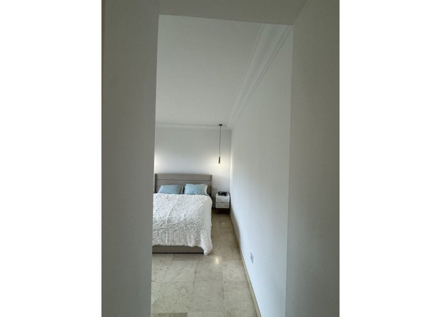 Resale - Apartment - Middle Floor Apartment - Marbella - Nueva Andalucia