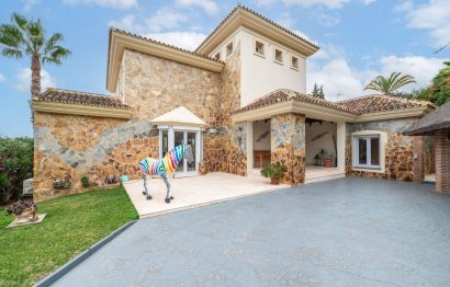 Resale - House - Detached Villa - Elviria