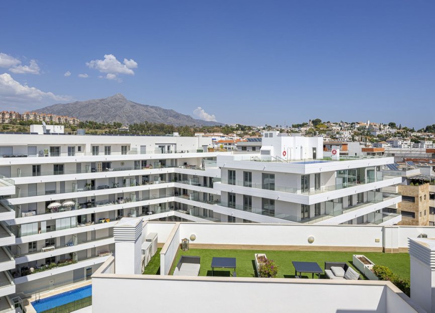 Resale - Apartment - Middle Floor Apartment - Marbella - Nueva Andalucia