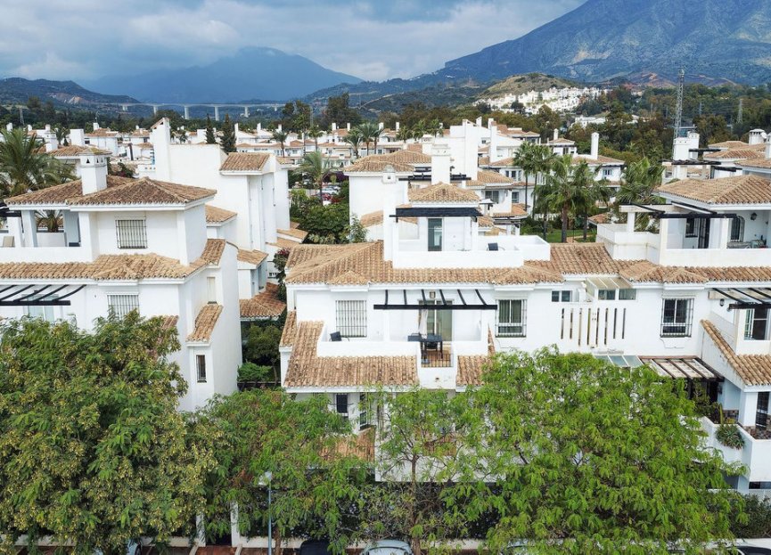 Resale - Apartment - Ground Floor Apartment - Marbella - Nueva Andalucia