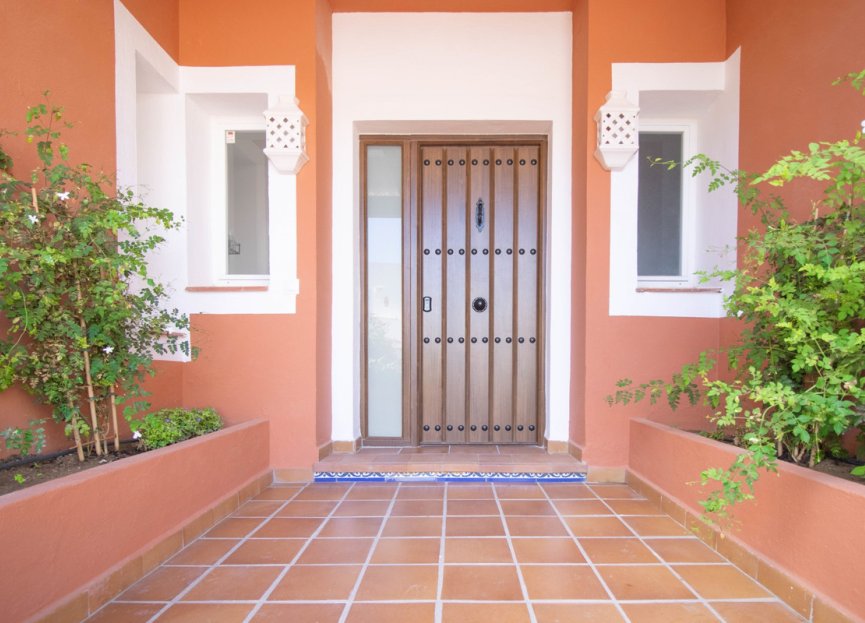 Resale - House - Detached Villa - Marbella - Nueva Andalucia