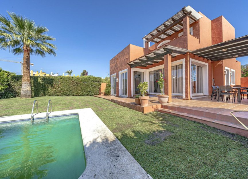 Resale - House - Detached Villa - Marbella - Nueva Andalucia