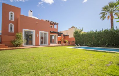 Resale - House - Detached Villa - Marbella - Nueva Andalucia