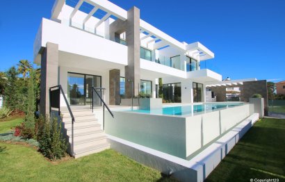 Resale - House - Detached Villa - Marbella - Marbesa