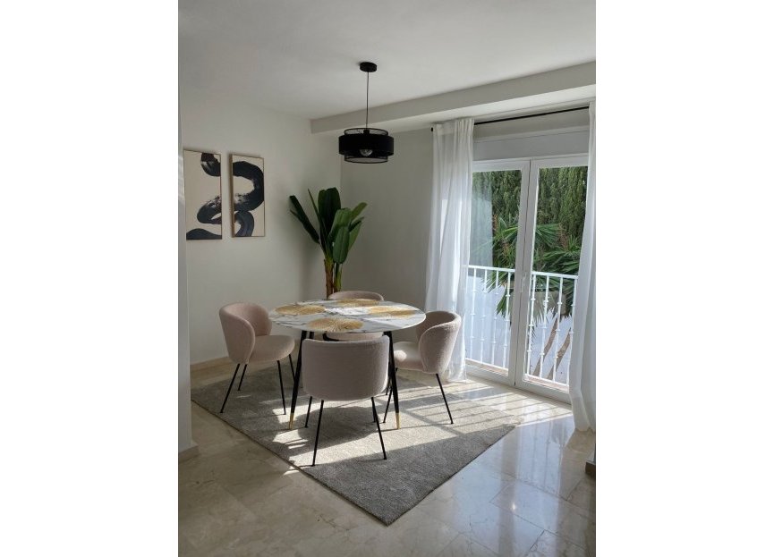 Resale - Apartment - Middle Floor Apartment - Marbella - Nueva Andalucia