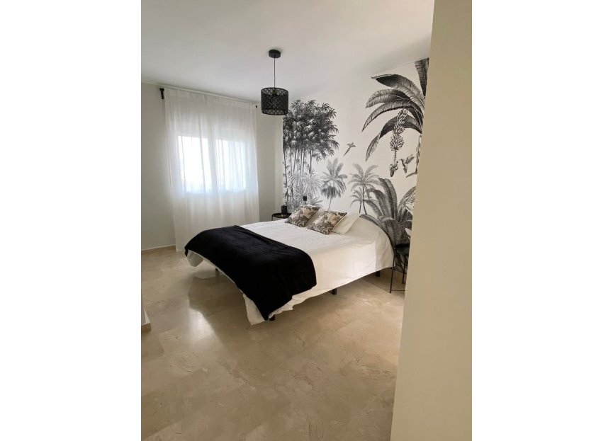 Resale - Apartment - Middle Floor Apartment - Marbella - Nueva Andalucia