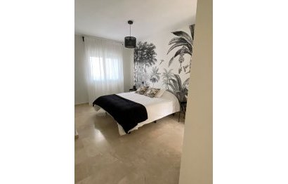 Resale - Apartment - Middle Floor Apartment - Marbella - Nueva Andalucia