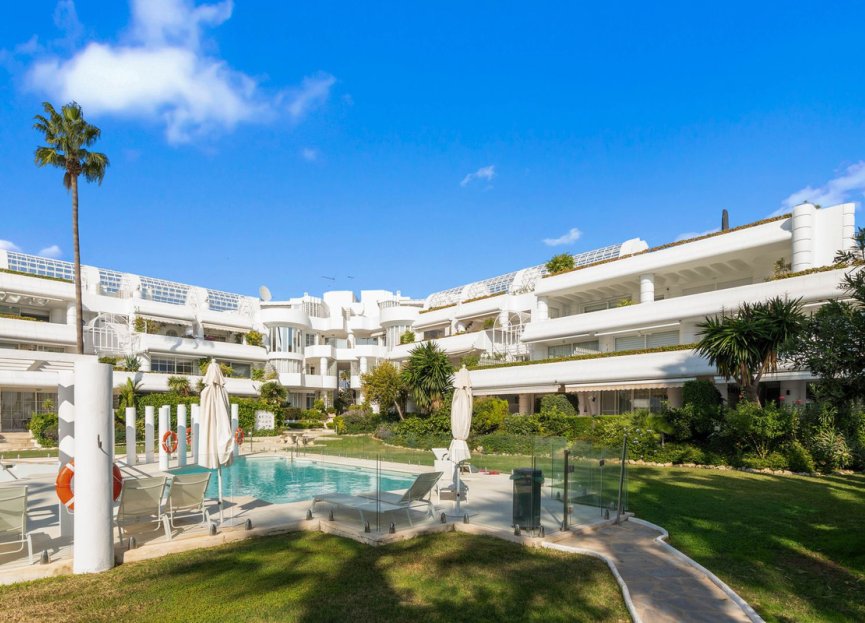 Resale - Apartment - Middle Floor Apartment - Estepona - New Golden Mile