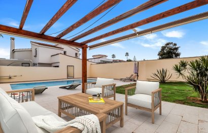 Resale - House - Detached Villa - Estepona