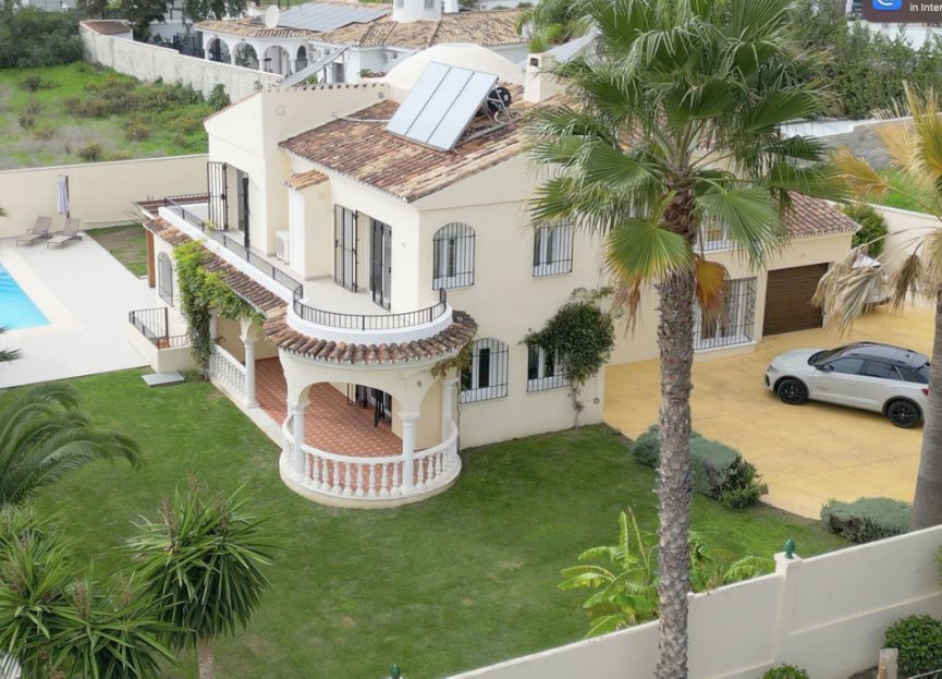 Resale - House - Detached Villa - Estepona