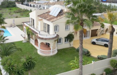 Resale - House - Detached Villa - Estepona