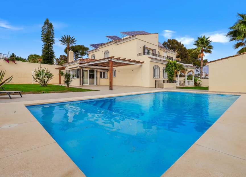 Resale - House - Detached Villa - Estepona