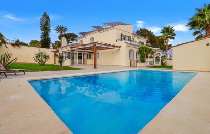 Resale - House - Detached Villa - Estepona