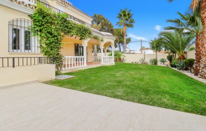 Resale - House - Detached Villa - Estepona