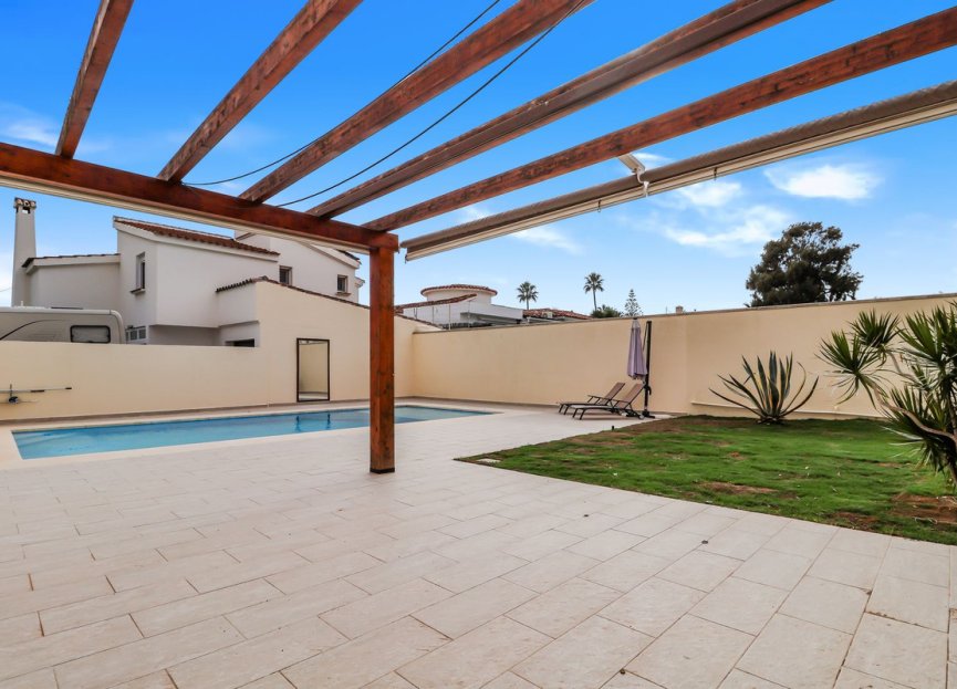 Resale - House - Detached Villa - Estepona