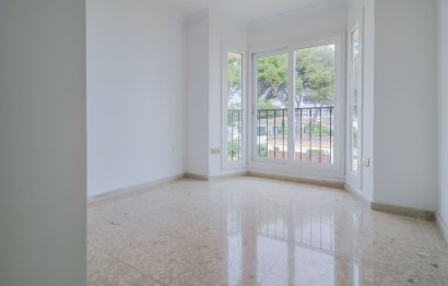 Resale - House - Detached Villa - Estepona