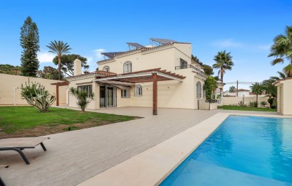 Resale - House - Detached Villa - Estepona