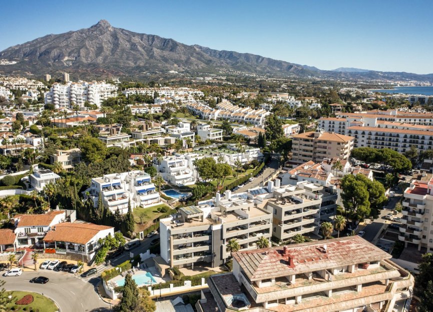 Resale - Apartment - Middle Floor Apartment - Marbella - Nueva Andalucia