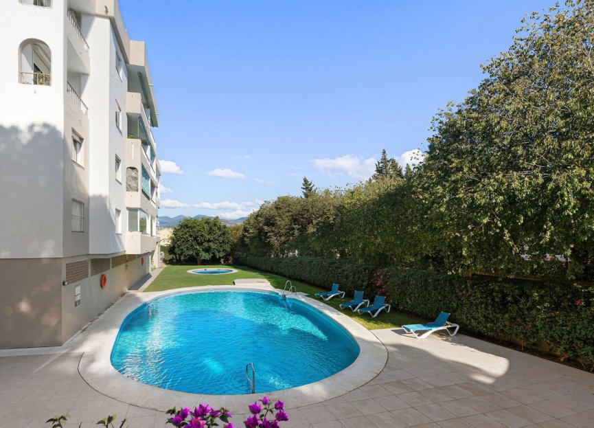 Resale - Apartment - Middle Floor Apartment - Marbella - Nueva Andalucia