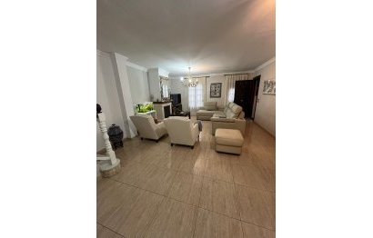 Resale - House - Detached Villa - Estepona