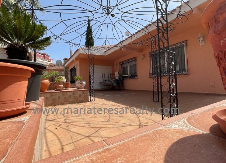 Resale - Villa - Los Urrutias - El Carmoli