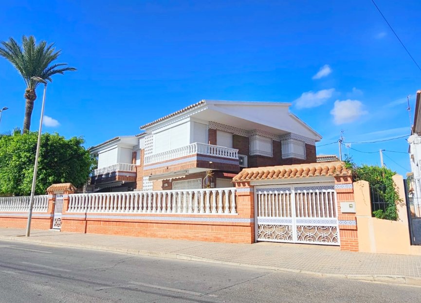 Resale - Villa - Los Alcazares