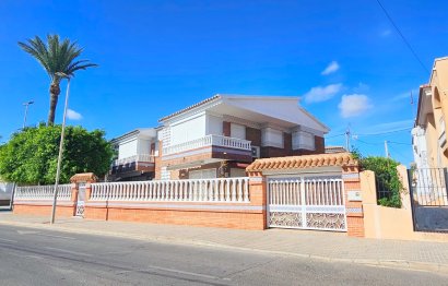 Resale - Villa - Los Alcazares