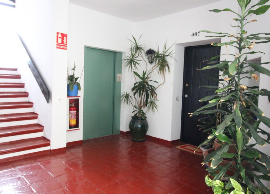 Resale - Apartment - Middle Floor Apartment - Marbella - Puerto Banús