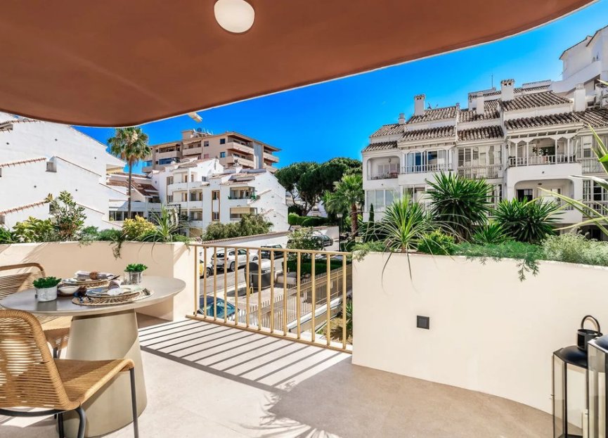 Resale - Apartment - Middle Floor Apartment - Marbella - Puerto Banús