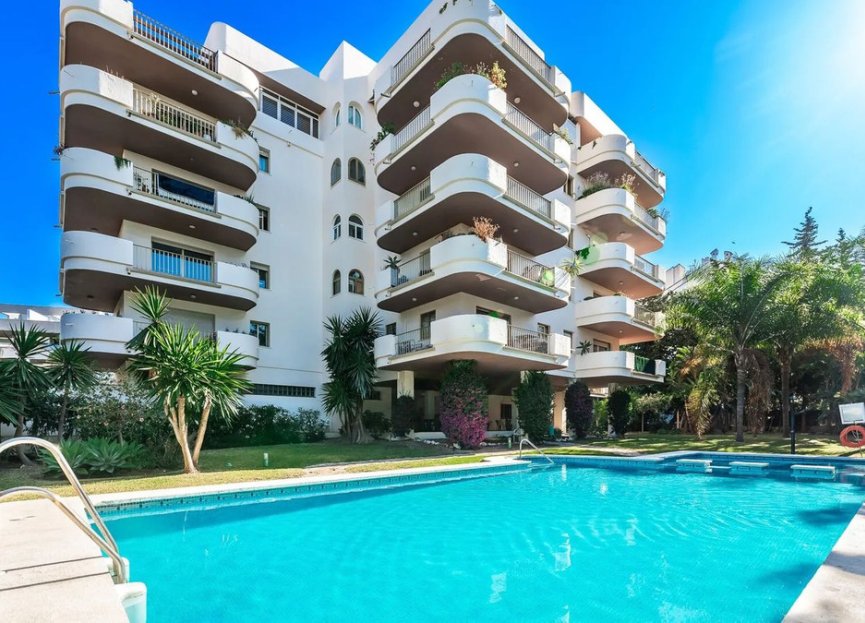 Resale - Apartment - Middle Floor Apartment - Marbella - Puerto Banús